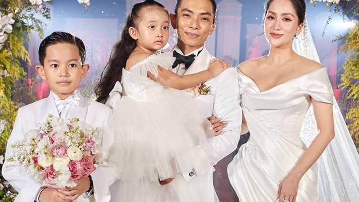 Loạt khoảnh khắc đáng yêu của 2 nhóc tì nhà Khánh Thi và Phan Hiển tại đám cưới