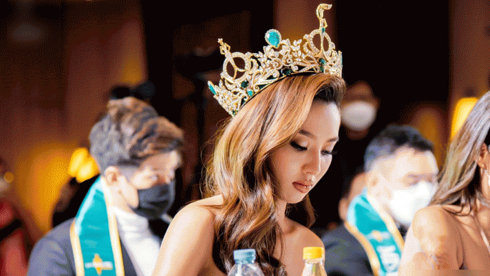 Hoa hậu Thuỳ Tiên thông báo hoãn phát hành tập mới của ‘Đu Đêm’ sau khi biết tin bé Hạo Nam qua đời