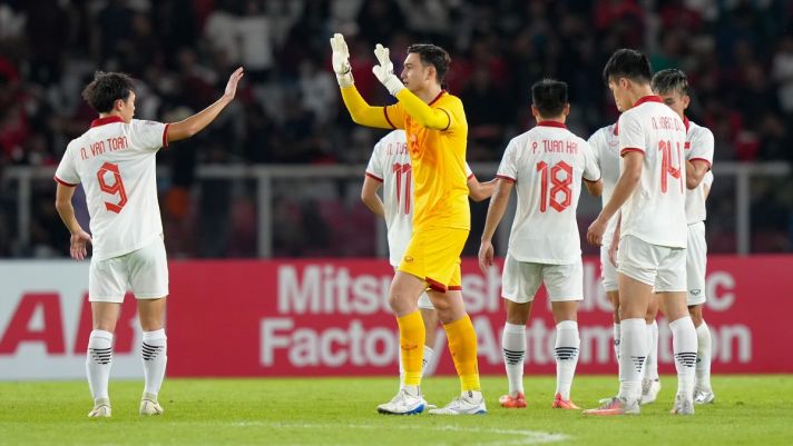 Giúp ĐT Việt Nam lập siêu kỷ lục, Đặng Văn Lâm được vinh danh sau Bán kết lượt đi AFF Cup 2022 