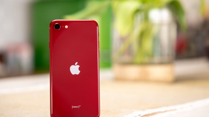 Giá iPhone SE 2022 mới nhất tháng 2/2023: Chạm mốc 10 triệu có xứng là ‘vua tầm trung’?