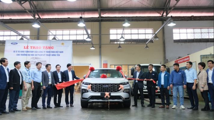 Ford Việt Nam đẩy mạnh hoạt động vì cộng đồng: Tặng động cơ, hộp số, xe mới cho các trường kỹ thuật