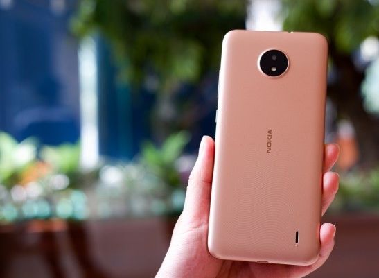 Nokia C20 chạm mức giá siêu rẻ, chỉ hơn 1.7 triệu đồng, có nên mua hay chọn iPhone 6S