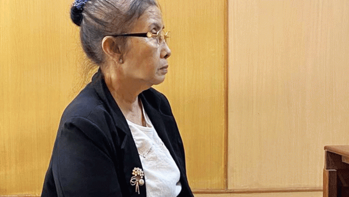 Netizen chỉ trích gay gắt khi cụ bà 71 tuổi đang điều trị ung thư vú mất trắng 2 tỷ cho tình trẻ
