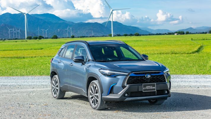 Giá lăn bánh Toyota Corolla Cross 2022 mới nhất cuối tháng 3: Đủ khiến loạt đối thủ 'lo lắng'