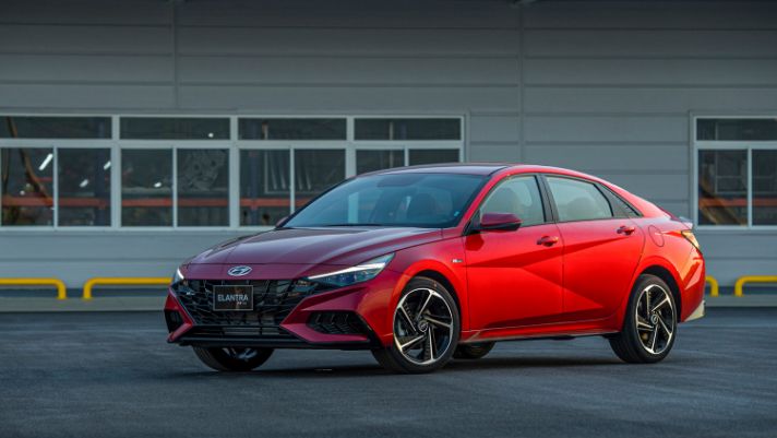 Kia K3 và Mazda3 ‘choáng váng’ vì Hyundai Elantra có ưu đãi khủng, giảm giá ‘sập sàn’ 60 triệu đồng