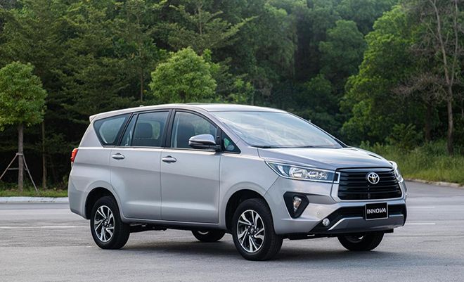 Giá xe Toyota Innova lăn bánh tháng 4/2023: Ưu đãi hấp dẫn, nhăm nhe soán ngôi Mitsubishi Xpander