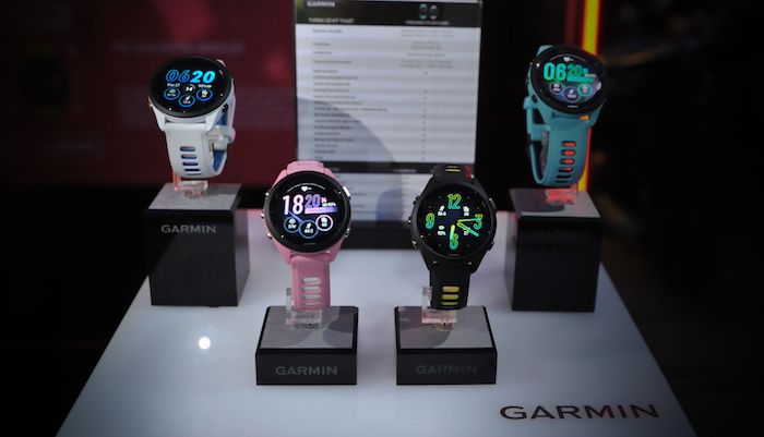 Garmin ra mắt đồng hồ chạy bộ GPS trang bị màn hình AMOLED đầu tiên thế giới