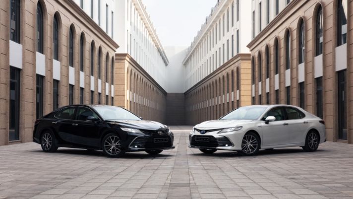 Giá lăn bánh Toyota Camry mới nhất tháng 5/2023 ở mức cực hời, ‘cắt đuôi’ Kia K5 và Mazda6