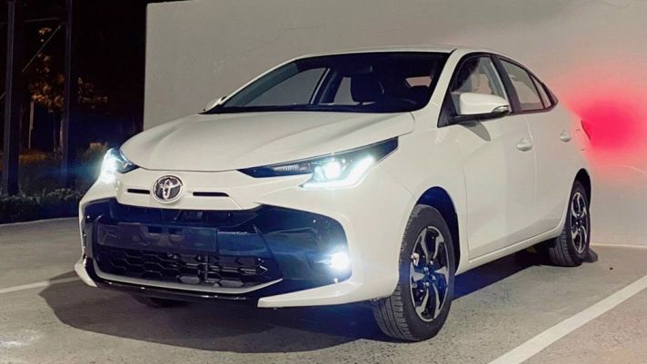 Toyota Vios 2023 đổ bộ đại lý Việt Nam: Thiết kế đẹp không chỗ chê, đủ sức ‘lật đổ’ Hyundai Accent