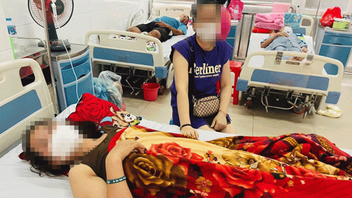 Bắc Giang: Ngó đầu vào xem tình hình sửa chữa, người phụ nữ bị thang máy rơi trúng đầu phải cấp cứu