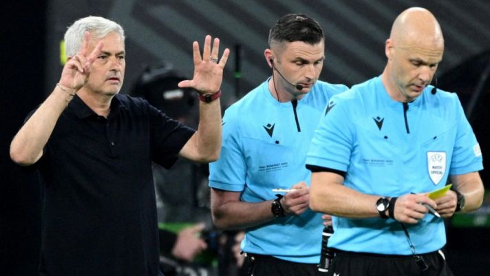 Jose Mourinho chặn xe, buông lời nhục mạ Anthony Taylor sau trận Chung kết Europa League