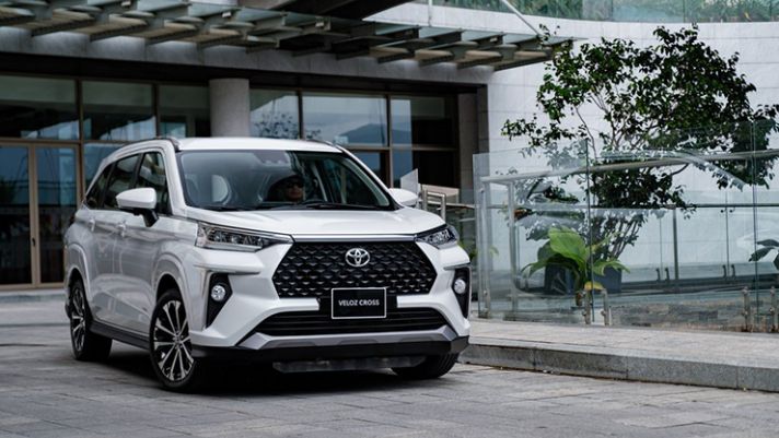 Giá xe Toyota Veloz Cross lăn bánh tháng 6/2023: Ưu đãi 31 triệu đồng, dằn mặt Mitsubishi Xpander