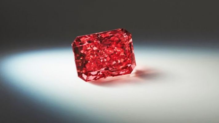 Cận cảnh viên kim cương đỏ đắt và hiếm nhất thế giới