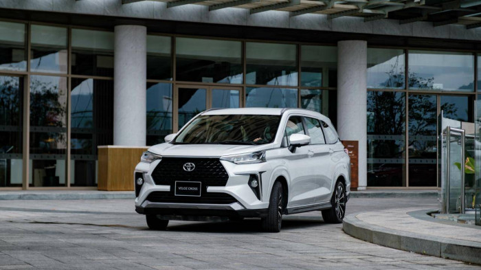 Mitsubishi Xpander ‘ngộp thở’ nhìn Toyota Veloz Cross tung ưu đãi cực khủng, đưa giá giảm sâu