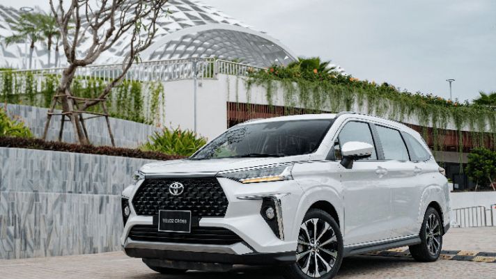 Giá lăn bánh Toyota Veloz Cross tháng 7/2023: Uy hiếp Mitsubishi Xpander với quà tặng 31 triệu đồng