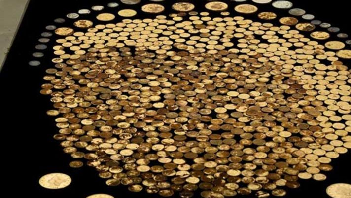 Ra đồng đào xới, người đàn ông phát hiện 700 đồng tiền bằng vàng bạc giá trị hàng trăm tỷ đồng