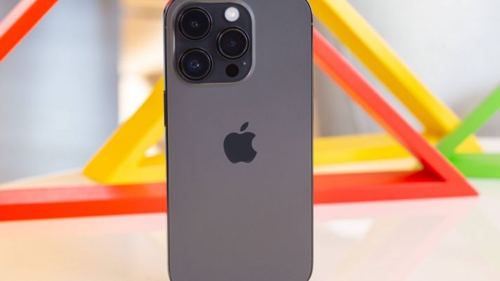 Giá iPhone 14 Pro giảm trực tiếp 6 triệu, giá rẻ hơn Galaxy S23 Ultra hấp dẫn khách Việt