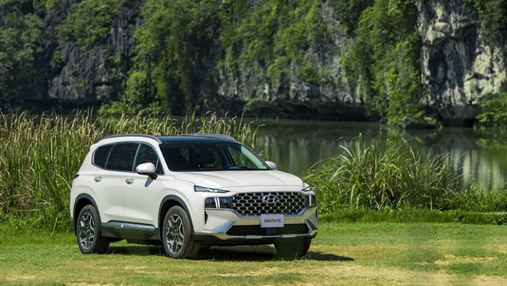 Giá lăn bánh Hyundai Santa Fe tháng 7/2023: Càn quét Ford Everest và Toyota Fortuner nhờ ưu đãi mới