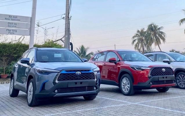 Toyota corolla Cross giảm giá sốc gần 100 triệu đồng, gây áp lực lớn cho Hyundai Creta và Kia Seltos