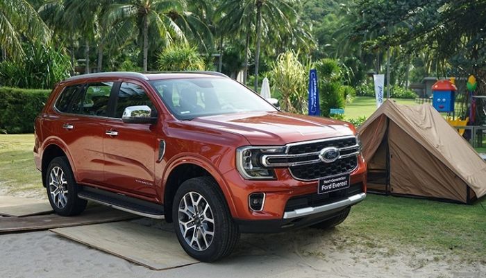 Tin xe trưa 9/8: Ford Everest đe nẹt Toyota Fortuner và Hyundai Santa Fe bằng giá lăn bánh cực hời