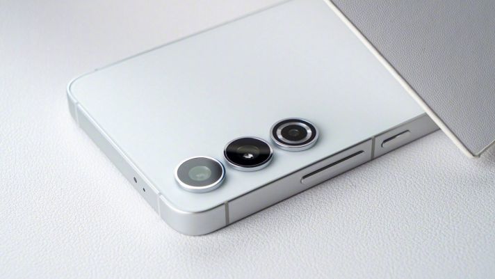 Samsung Galaxy S24 và Galaxy S24 Plus sẽ có thiết kế phẳng giống iPhone 14