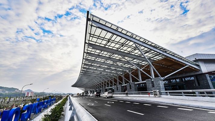 Cảng hàng không quốc tế tư nhân đầu tiên ở Việt Nam rộng 27.000 m2 nằm ở tỉnh nào?