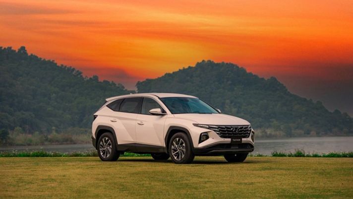 Giá xe Hyundai Tucson lăn bánh cuối tháng 8/2023: Rẻ hơn Honda CR-V, nhăm nhe lật đổ Mazda CX-5