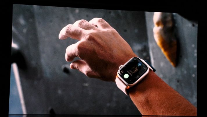 Apple Watch series 9 ra mắt, chip mới cực khủng, màn siêu sáng, sạc nhanh, pin tới 18 tiếng