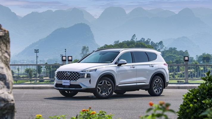 Giá lăn bánh Hyundai Santa Fe tháng 9/2023 kèm ưu đãi khủng, nhăm nhe soán ngôi Ford Everest