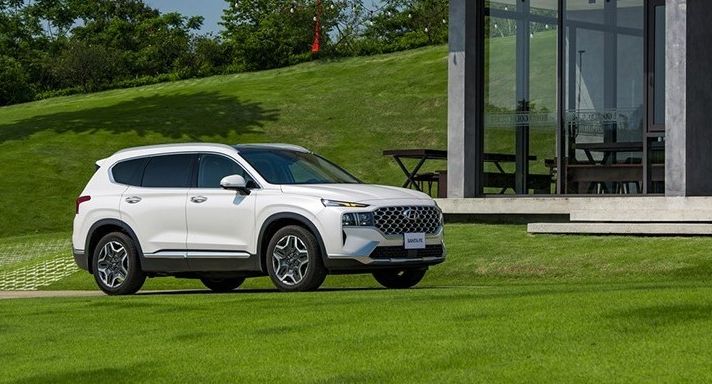 Tin xe trưa 23/9: Giá lăn bánh Hyundai Santa Fe với ưu đãi khủng, nhăm nhe hạ bệ Ford Everest