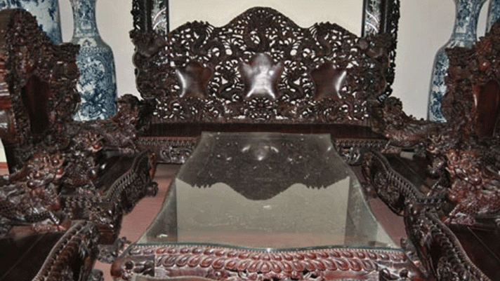 Cận cảnh bộ bàn ghế gỗ sưa đắt nhất Việt Nam: Được trạm trổ linh vật công phu có giá 100 tỷ đồng