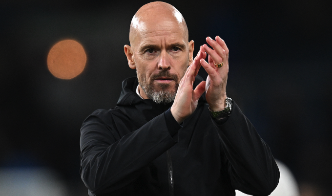 Ten Hag gây gất ngờ với hành động lấy lòng cầu thủ MU