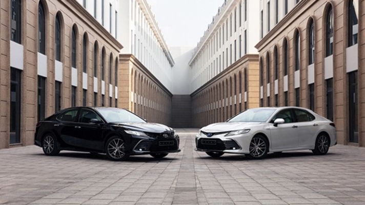 Giá lăn bánh Toyota Camry siêu hấp dẫn trong tháng 10/2023, thách thức Mazda6 và Kia K5