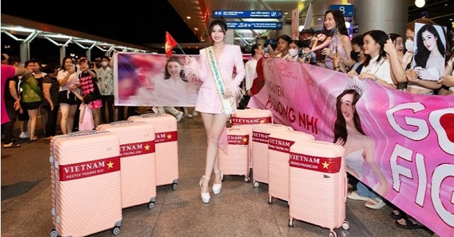 Phương Nhi gây ấn tượng mạnh khi 'nhuộm hồng' sân bay, lên đường tới Miss International 2023
