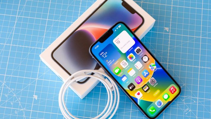 Giá đập hộp iPhone 14 giảm mạnh cuối tháng 10, rẻ hơn cả Galaxy S23 khiến khách Việt bất ngờ