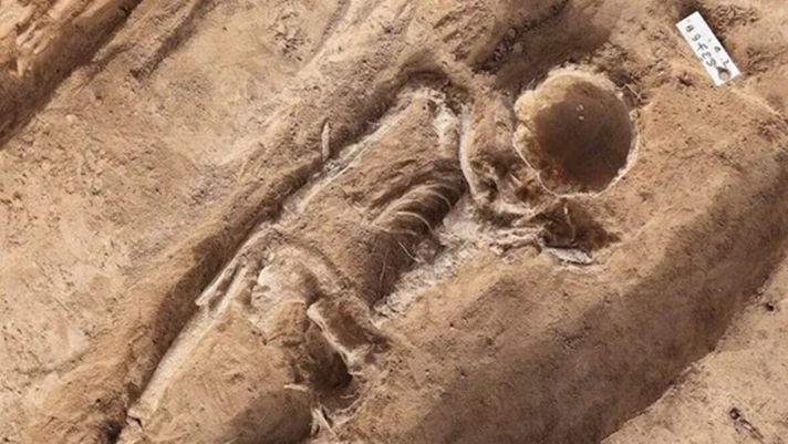 Phát hiện bộ xương không đầu 1.000 năm tuổi của 1 phụ nữ quý tộc gây ngỡ ngàng