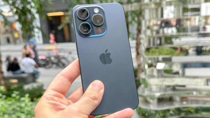 Giá iPhone 15 Pro vừa ra mắt đã giảm nhanh, cơ hội tậu máy mới giá hời cho khách Việt