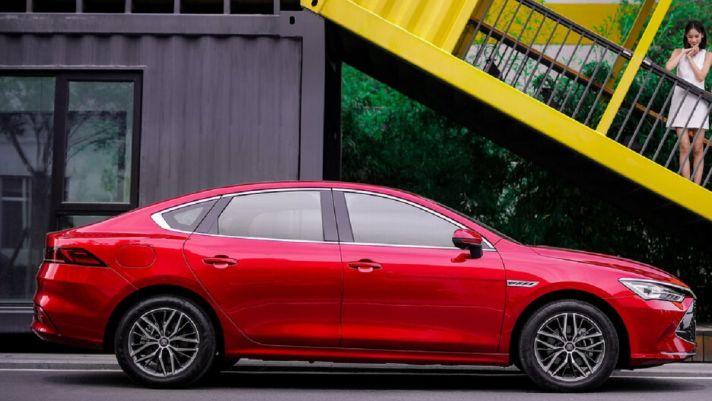‘Lãnh chúa’ sedan hạng C giá 339 triệu đồng ra mắt: Giá rẻ hơn Kia Morning, trang bị áp đảo Mazda 3