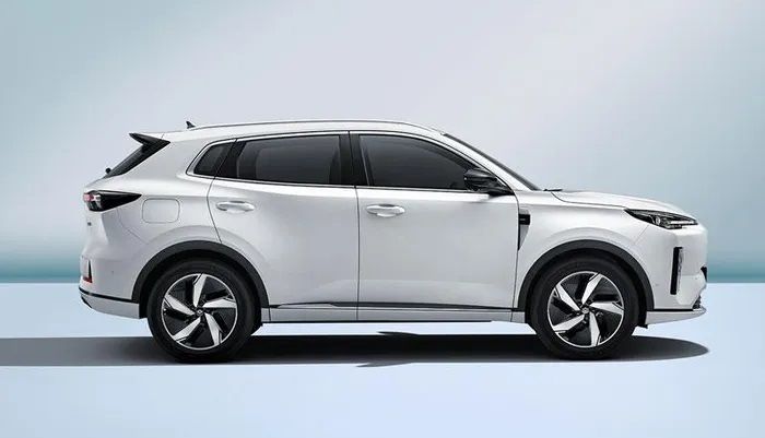 ‘Tuyệt đỉnh SUV hybrid’ giá 424 triệu đồng ra mắt, là đối thủ có thể ‘hất cẳng’ Toyota Corolla Cross