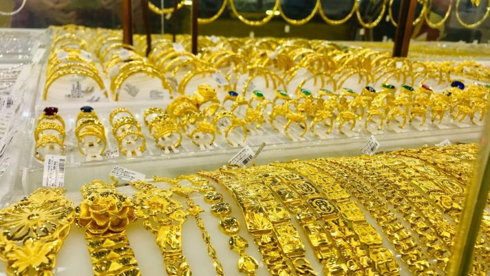 Giá vàng hôm nay 23/12:  vàng SJC tăng 100.000 đồng chiều bán ra, vững trên đỉnh cao lịch sử gần 77 triệu đồng/lượng