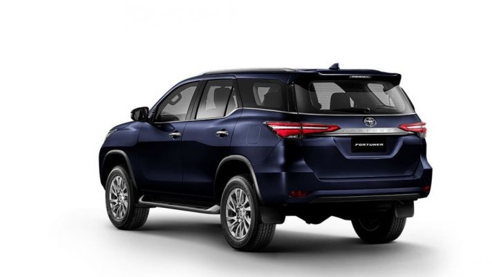 Tin xe 25/12: Toyota Fortuner phiên bản giá rẻ sắp ra mắt, Ford Everest và Hyundai Santa Fe lâm nguy