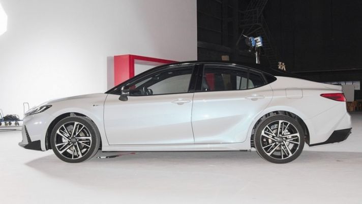 Chi tiết Toyota Camry 2024 mới đẹp ngất ngây vừa ra mắt: Giá từ 567 triệu đồng, trang bị đỉnh cao