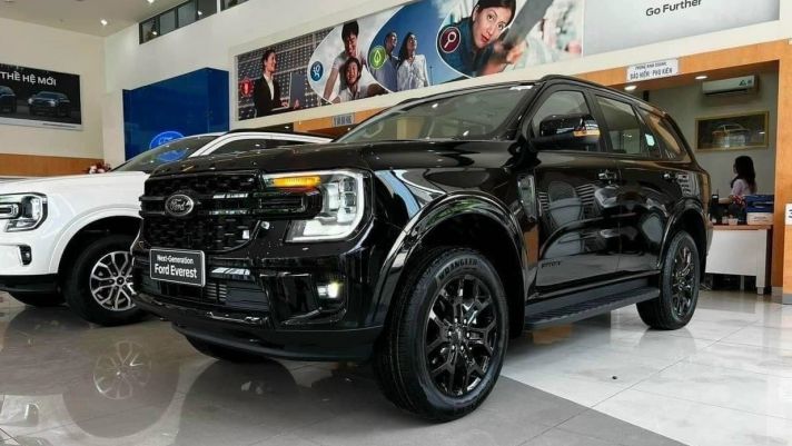 Toyota Fortuner giảm giá 120 triệu đồng, Ford Everest ‘đáp trả’ bằng ưu đãi ‘sập sàn’