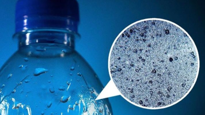 'Rùng mình' trước lượng hạt vi nhựa trong nước đóng chai hàng ngày nhiều người hay sử dụng