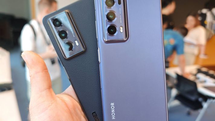 Honor Magic V2 RSR Porsche Design ra mắt: Thiết kế thể thao phóng khoáng ‘đe nẹt’ Galaxy Z Fold5