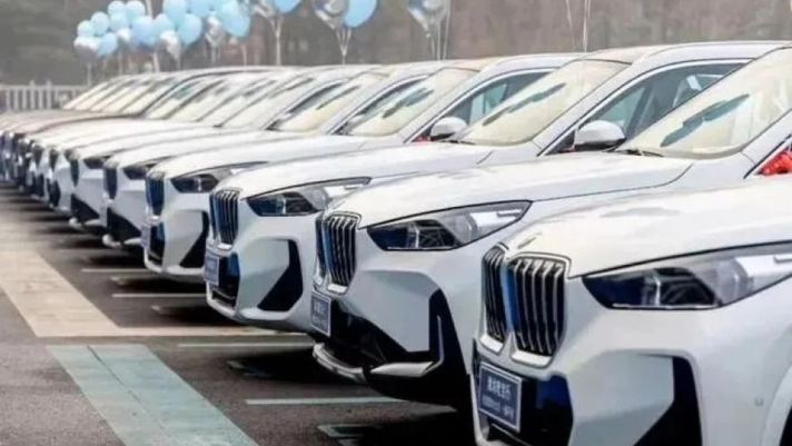 'Công ty nhà người ta': Chi 27 tỷ đồng mua 16 xe BMW thưởng Tết nhân viên, dân mạng ùn ùn nộp hồ sơ