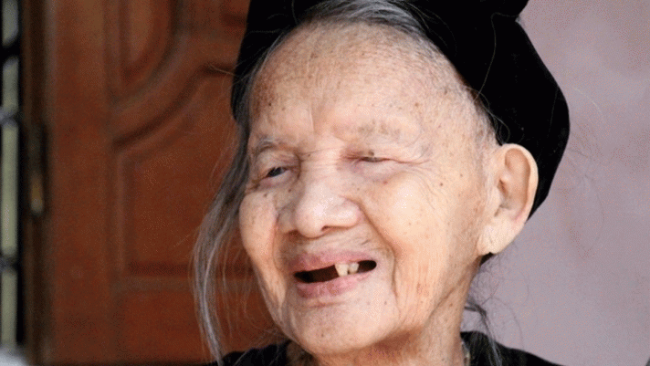 Cụ bà thuộc top sống thọ nhất Hà Tĩnh: Làn da hồng hào, căng mịn tuổi 110 nhờ đều đặn ăn 1 loại quả
