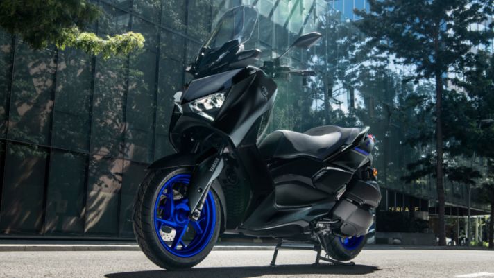 Đẩy Honda SH 160i vào quên lãng, Yamaha ra mắt ‘ma thú’ tay ga 250cc thiết kế cực ngầu, giá siêu mềm