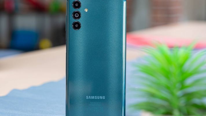 Cầm dưới 3 triệu rinh ngay Galaxy A04s, điện thoại Samsung giá rẻ màn to cam xịn pin trâu như Galaxy S24