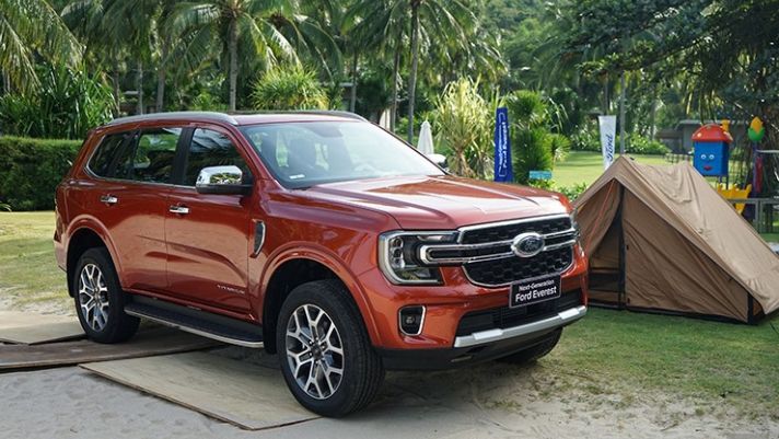 Giá lăn bánh Ford Everest cuối tháng 2/2024 cực ‘mềm’, Hyundai Santa Fe và Toyota Fortuner lâm nguy